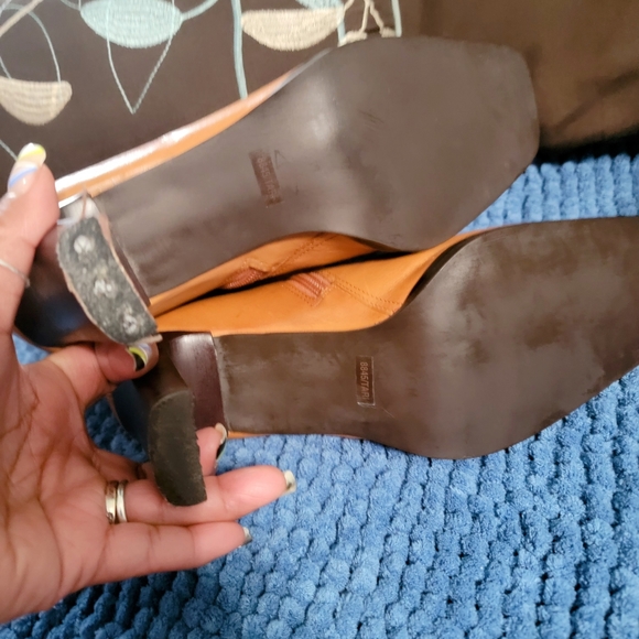 Boots - Picture 6 of 10